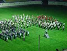 军事管弦乐队乐队游行玩绿色草场