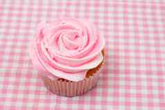 香草蛋糕粉红色的玫瑰糖衣