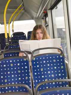 阅读公共汽车