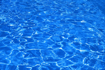 纯蓝色的水池