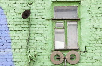 古董窗口绿色墙