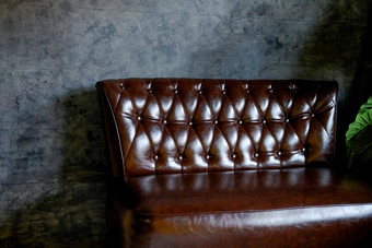 棕色（的）皮革<strong>沙发椅子</strong>生活房间
