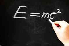 艾伯特爱因斯坦的物理公式黑板上