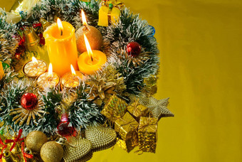 圣诞节卡罗燃烧蜡烛金背景