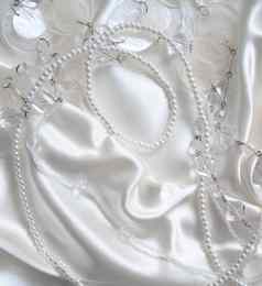 白色珍珠珍珠以前白色丝绸婚礼后台支持