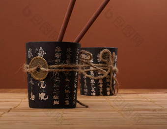 日本碗筷子黑暗背景