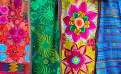墨西哥色彩斑斓的墨西哥披肩传统的刺绣