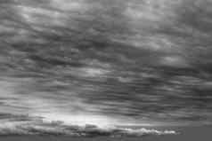 狂风暴雨的云Cloudscape黑暗灰色的多云的一天