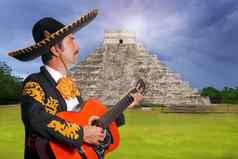 联合墨西哥流浪乐队玩吉他奇红玫瑰