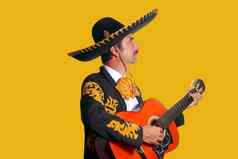 联合墨西哥流浪乐队玩吉他黄色的