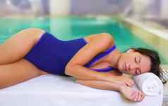 洗澡西装水疗中心女人放松tuquoise池