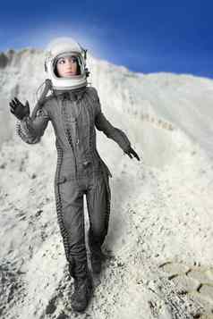 宇航员女人未来主义的月亮空间行星