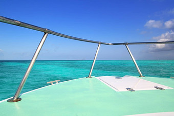 加勒比取样船弓绿松石海蓝色的天空