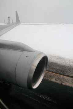 飞机翼飞机涡轮着陆雪冬天