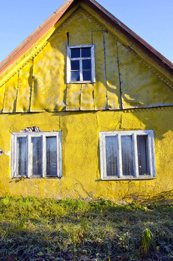 农村生活家园黄色的墙房子窗口