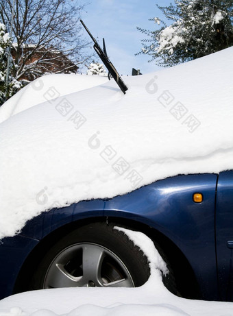 车隐藏的雪