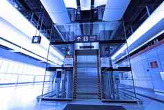 电梯火车站