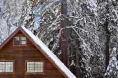 小屋雪