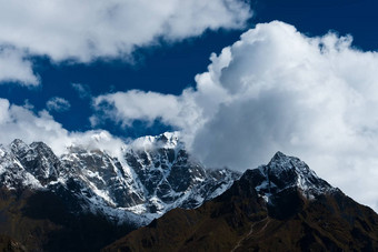 下了雪山范围云<strong>喜马拉雅</strong>山脉