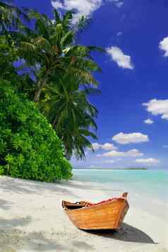 热带海滩船