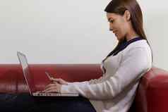 女人移动PC信贷卡购物互联网