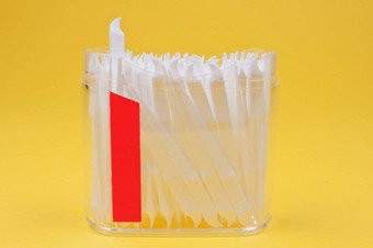 牙签清晰的塑料容器黄色的