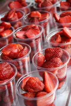 草莓清晰的杯