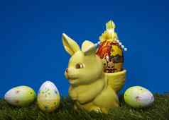 复活节兔子带蛋