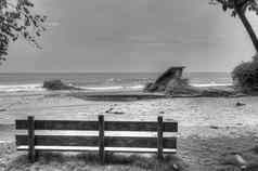 木板凳上海滩