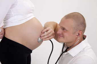 怀孕医生听诊器听病人