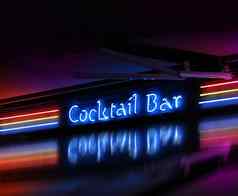 coctail酒吧霓虹灯标志发光的