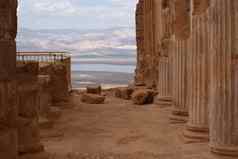 废墟古老的柱廊王希律的宫Masada