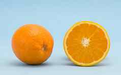 橙色健康的营养水果蓝色的背景