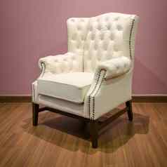 一边经典切斯特菲尔德奢侈品白色皮革扶手椅