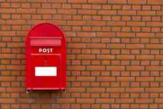 红色的邮箱石头墙