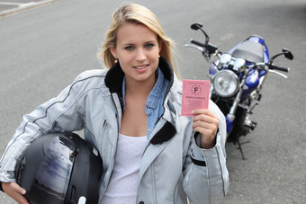年轻的女人摩托车法国<strong>许可证</strong>