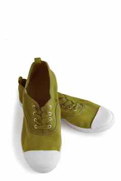 绿色运动鞋