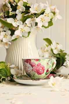 茶杯新鲜的花花朵