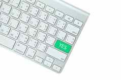 绿色按钮电脑键盘孤立的白色背气