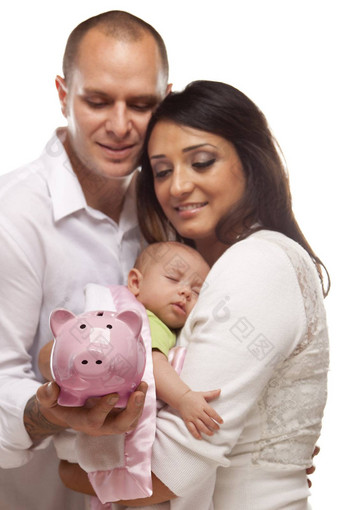 年轻的混合比赛父母婴儿持有小猪银行