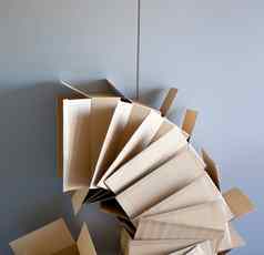 纸箱开放盒子堆放弯曲的圆形状