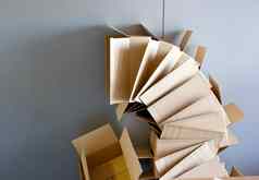 纸箱开放盒子堆放弯曲的圆形状