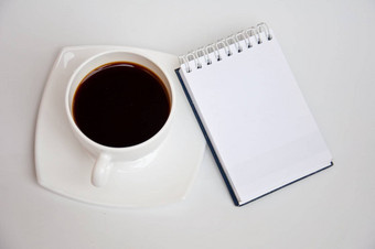 空白纸黑色的咖啡