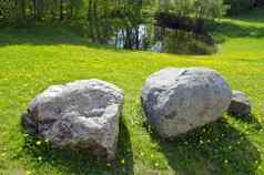 春天景观石头池塘