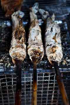 淡水鱼烧烤条纹黑鱼鱼