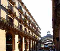 巴塞罗那承担市场外观商场