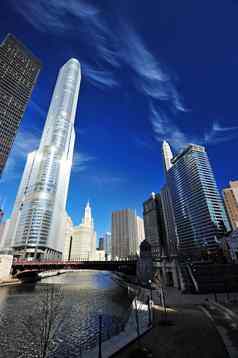 芝加哥河建筑蓝色的天空