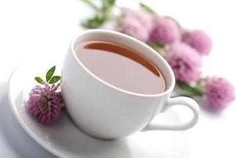 白色杯Herbal茶<strong>三叶草花</strong>孤立的