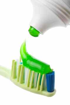 牙刷绿色牙膏管孤立的
