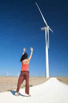 女人问候风能源机